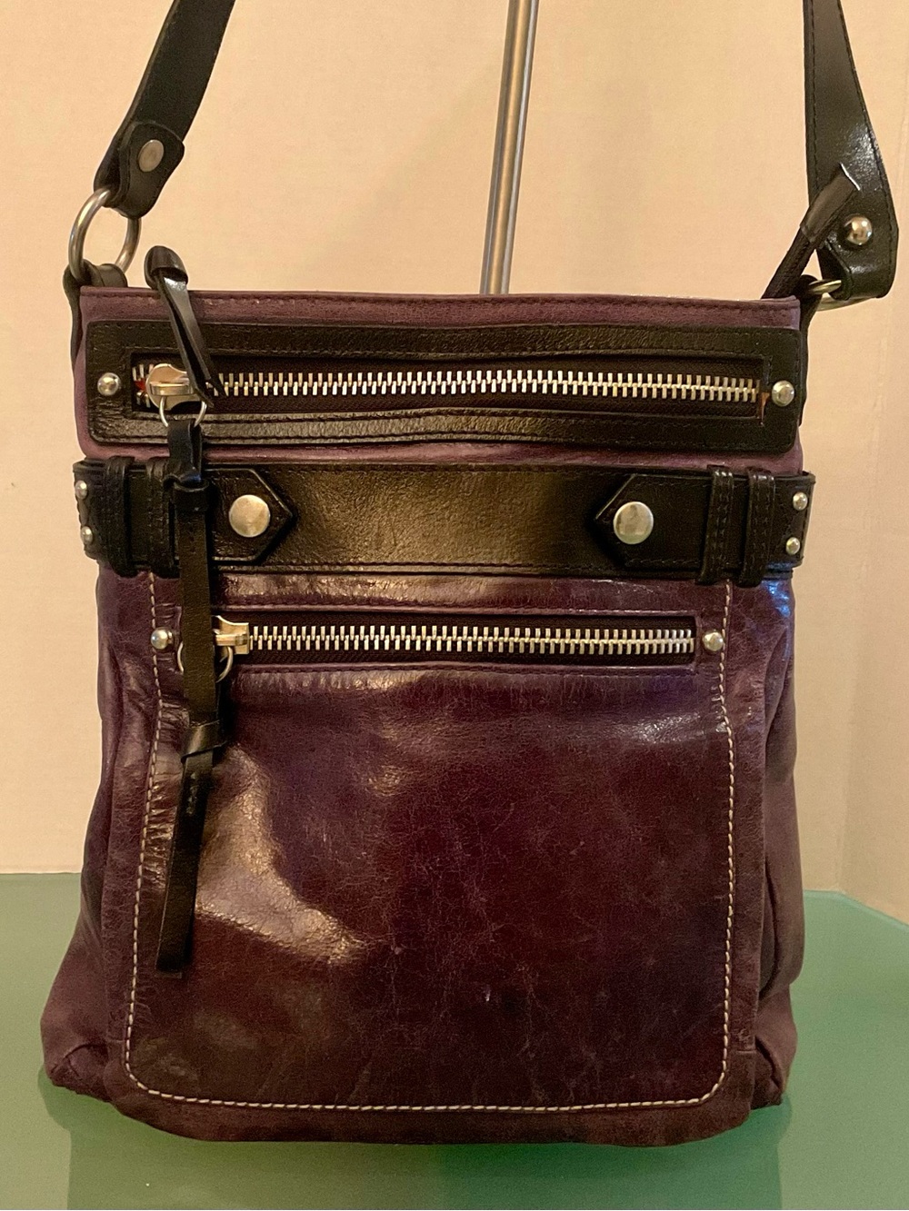 TANO POLISHED PURPLE LEATHER CROSSBODY WITH BLACK TRIM JOINTED CROSSBODY STRAP